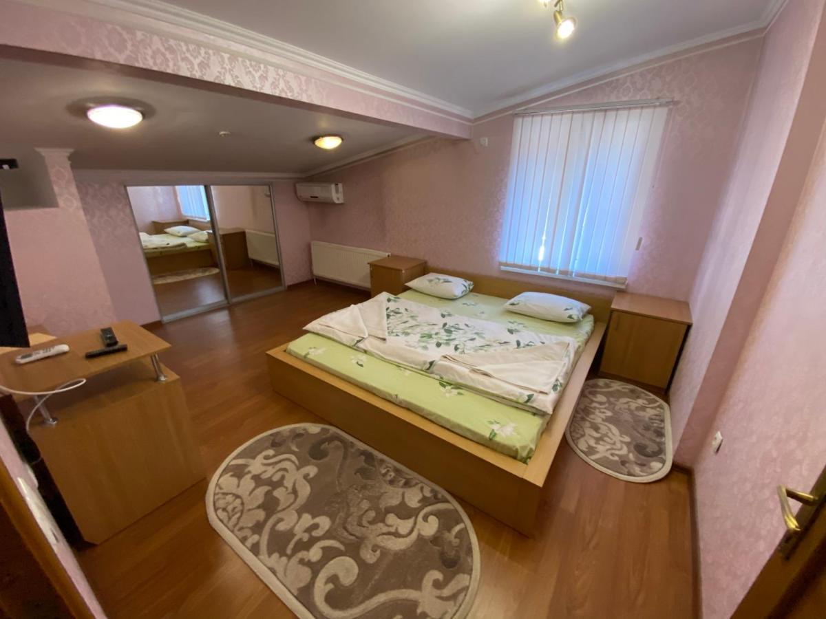 Ковчег Hotel แชร์นิฟซี ภายนอก รูปภาพ