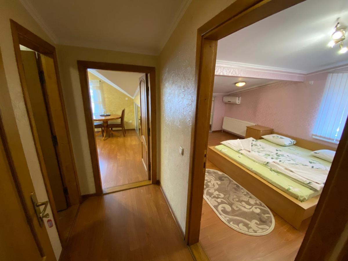 Ковчег Hotel แชร์นิฟซี ภายนอก รูปภาพ