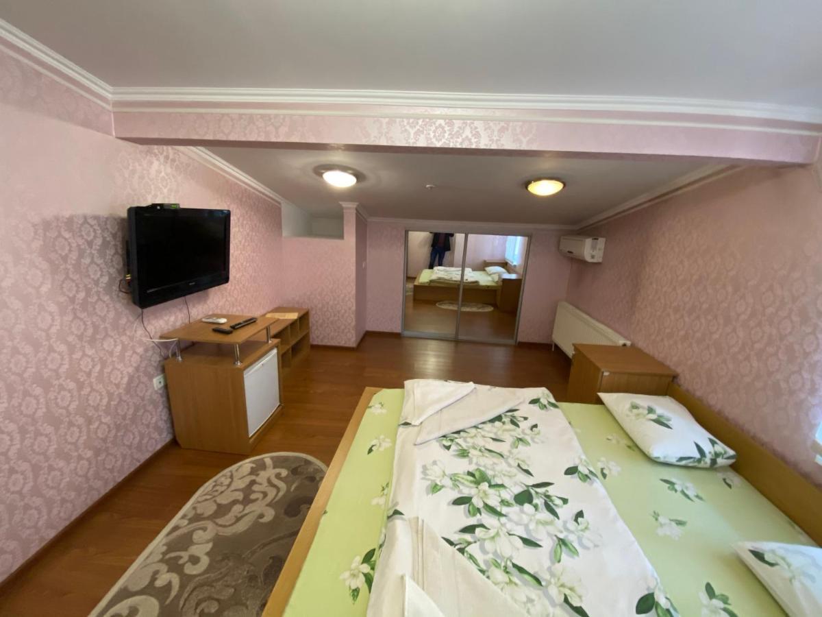Ковчег Hotel แชร์นิฟซี ภายนอก รูปภาพ